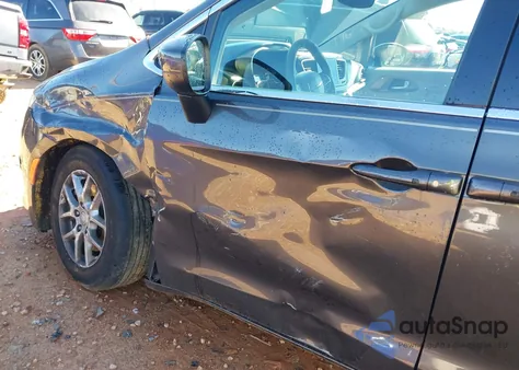 2017 Chrysler Pacifica Touring z USA, uszkodzony, nr VIN 2C4RC1DG6HR722909